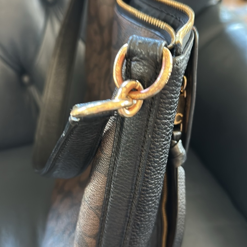 Coach Signature Bag - Picture 14 of 14